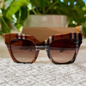 Burberry Brown/Black Shades (Oversized, gradient lenses)